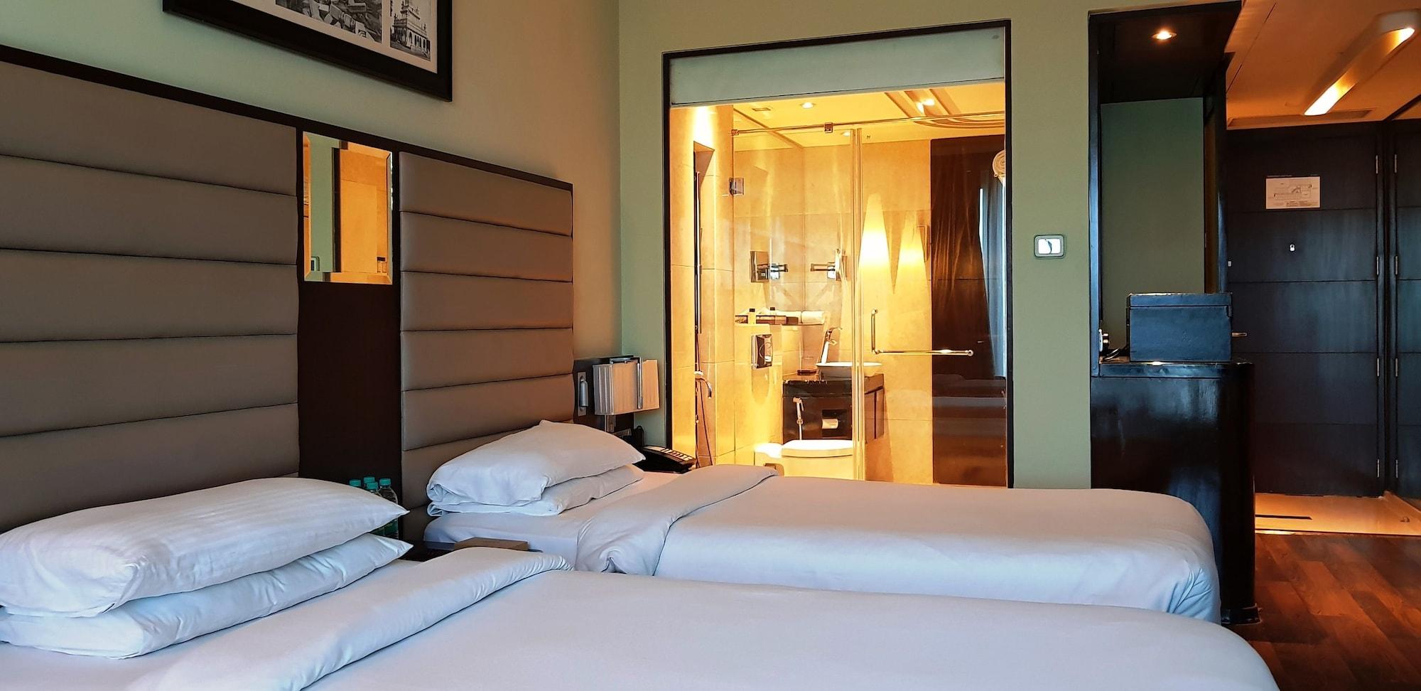 Vivanta Hyderabad, Begumpet Exteriér fotografie A room at the hotel