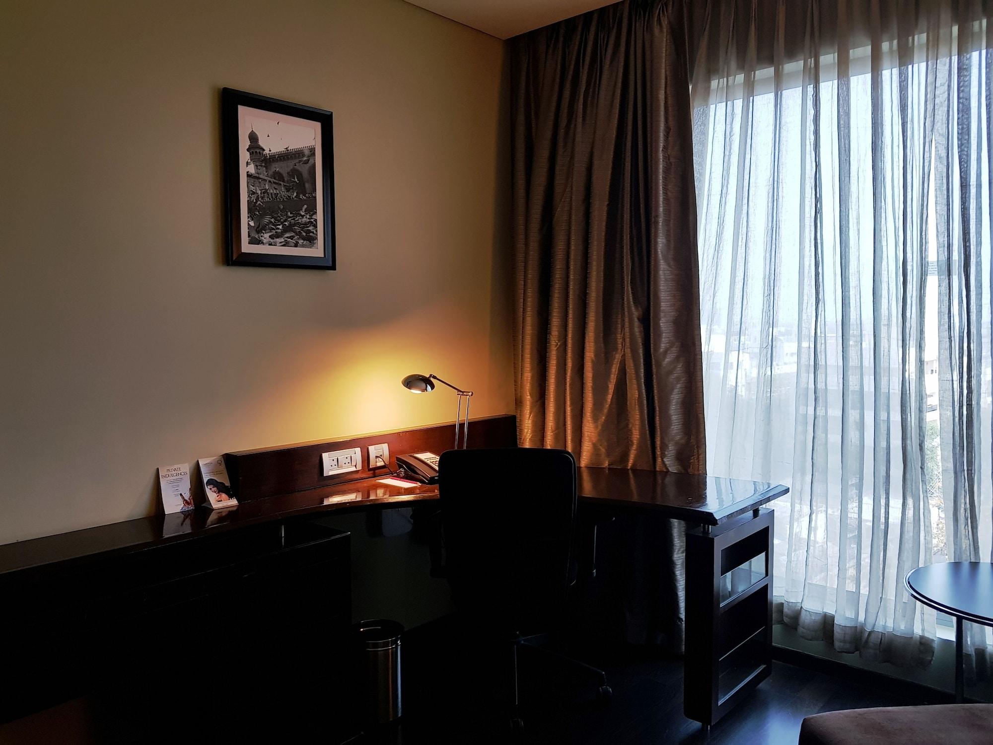 Vivanta Hyderabad, Begumpet Exteriér fotografie A room at the Taj Bengal