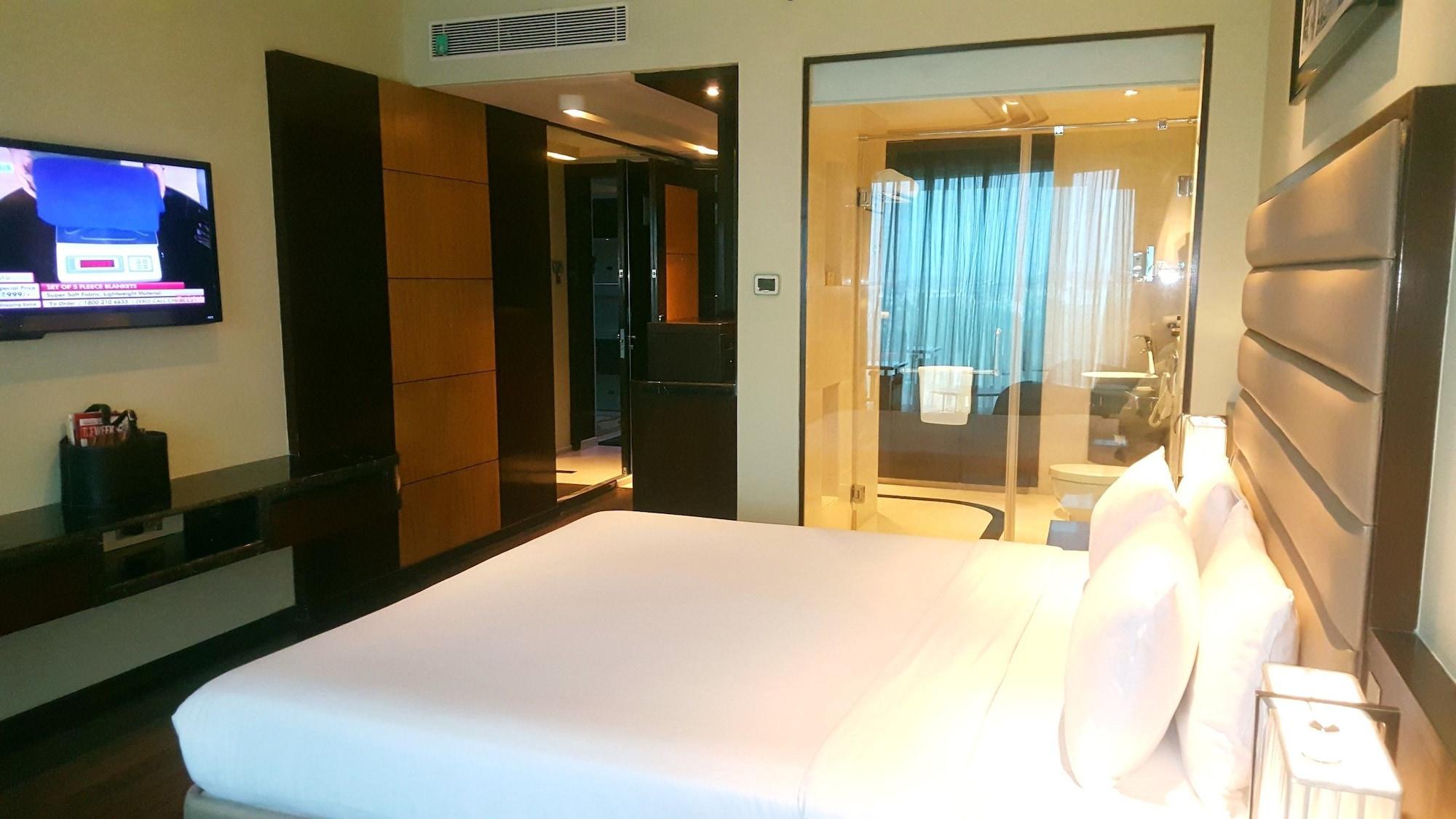 Vivanta Hyderabad, Begumpet Exteriér fotografie A room at the hotel