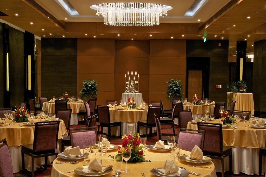 Vivanta Hyderabad, Begumpet Exteriér fotografie The Imperial Hall