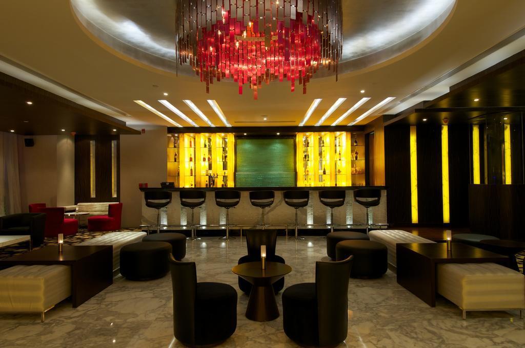 Vivanta Hyderabad, Begumpet Exteriér fotografie The lobby of the hotel