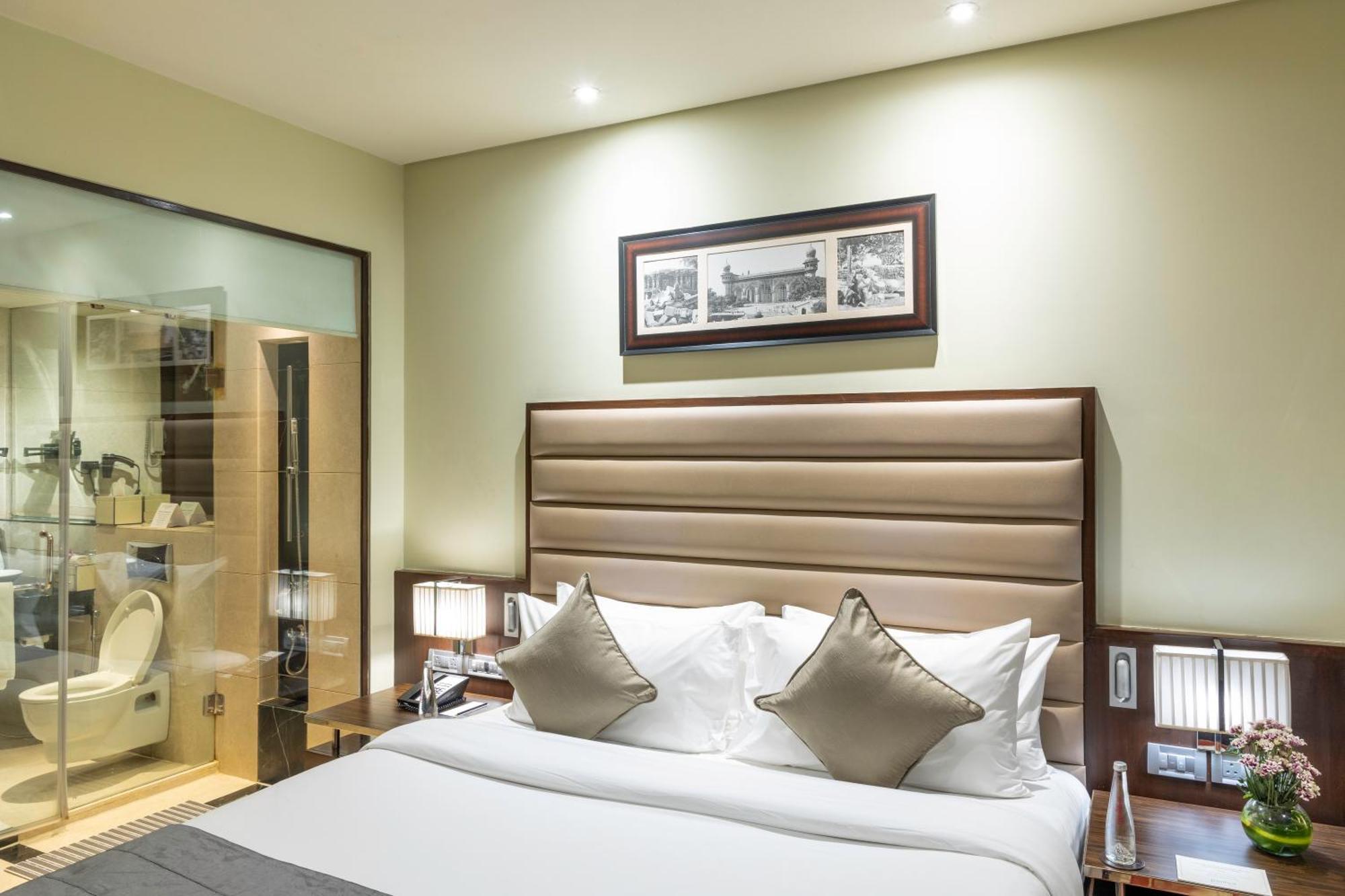 Vivanta Hyderabad, Begumpet Exteriér fotografie A room at the hotel