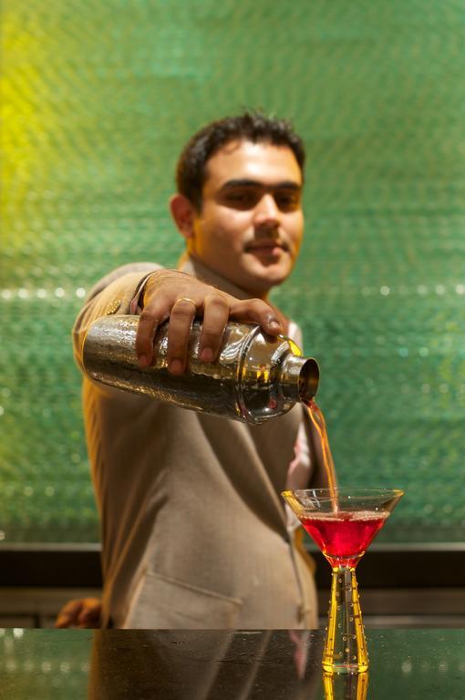 Vivanta Hyderabad, Begumpet Exteriér fotografie A bartender pouring a drink