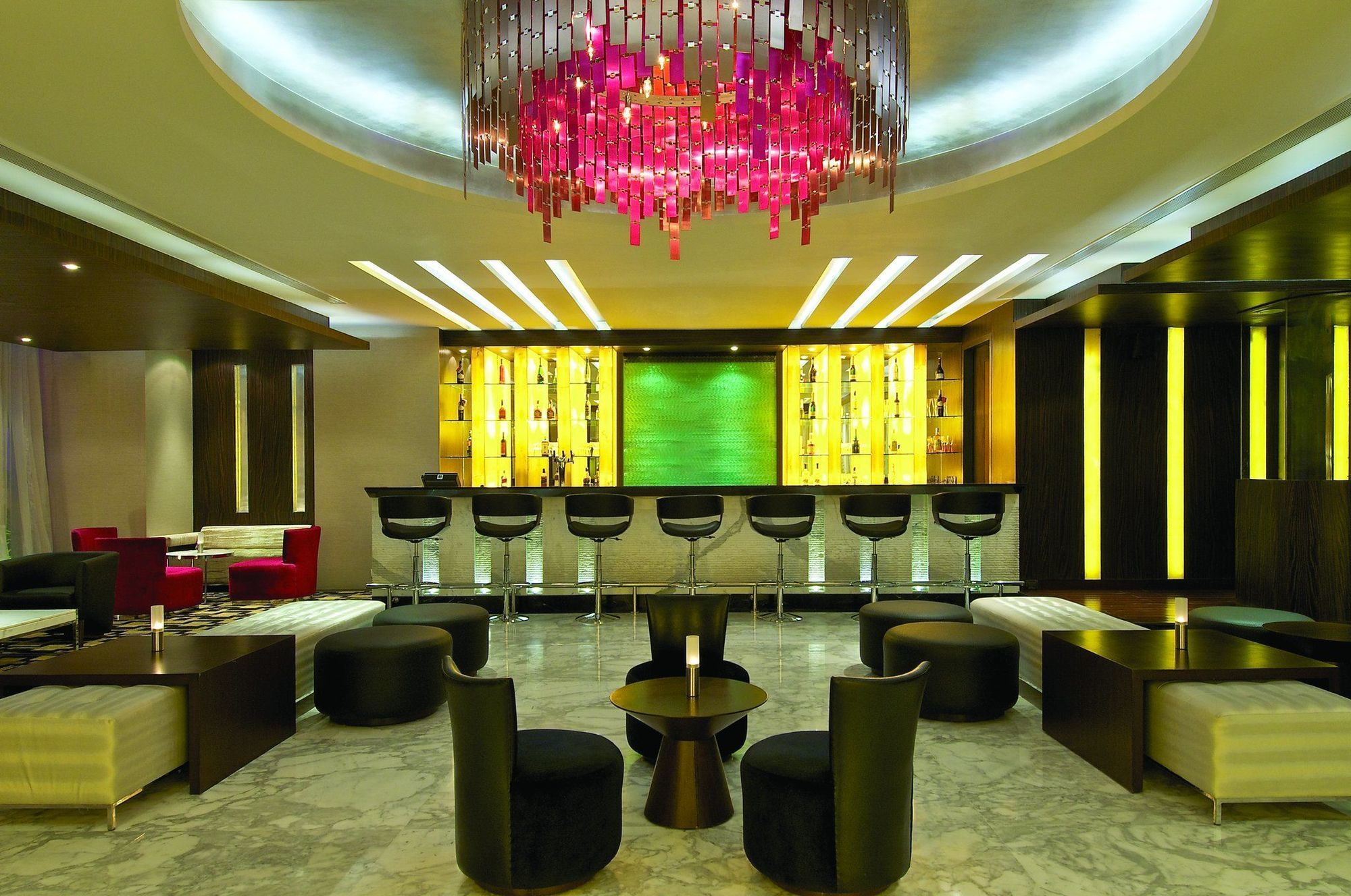 Vivanta Hyderabad, Begumpet Restaurace fotografie The bar at the W Doha