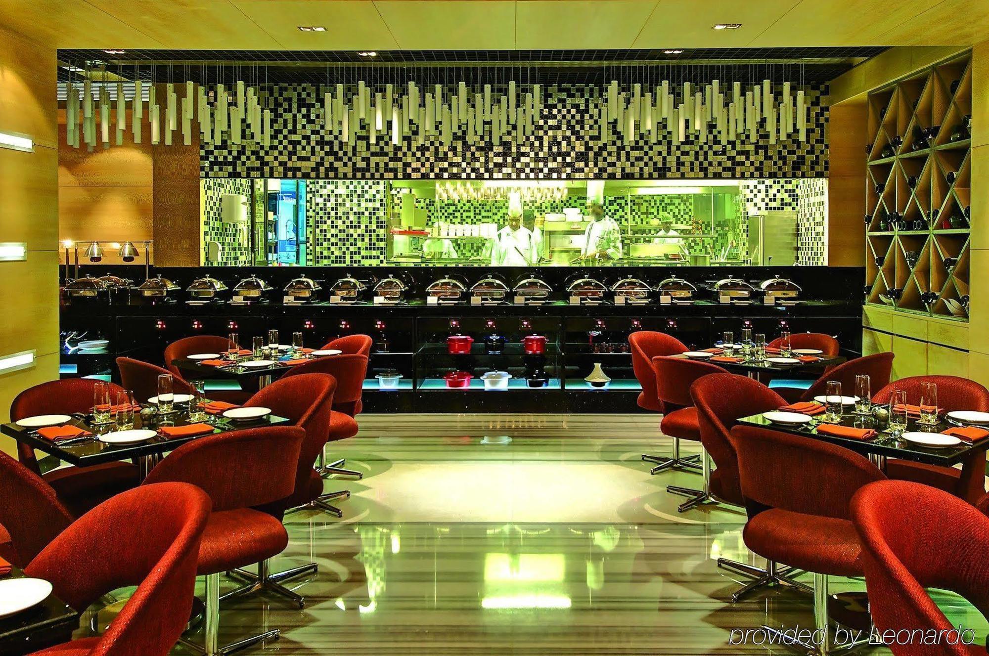 Vivanta Hyderabad, Begumpet Restaurace fotografie The restaurant