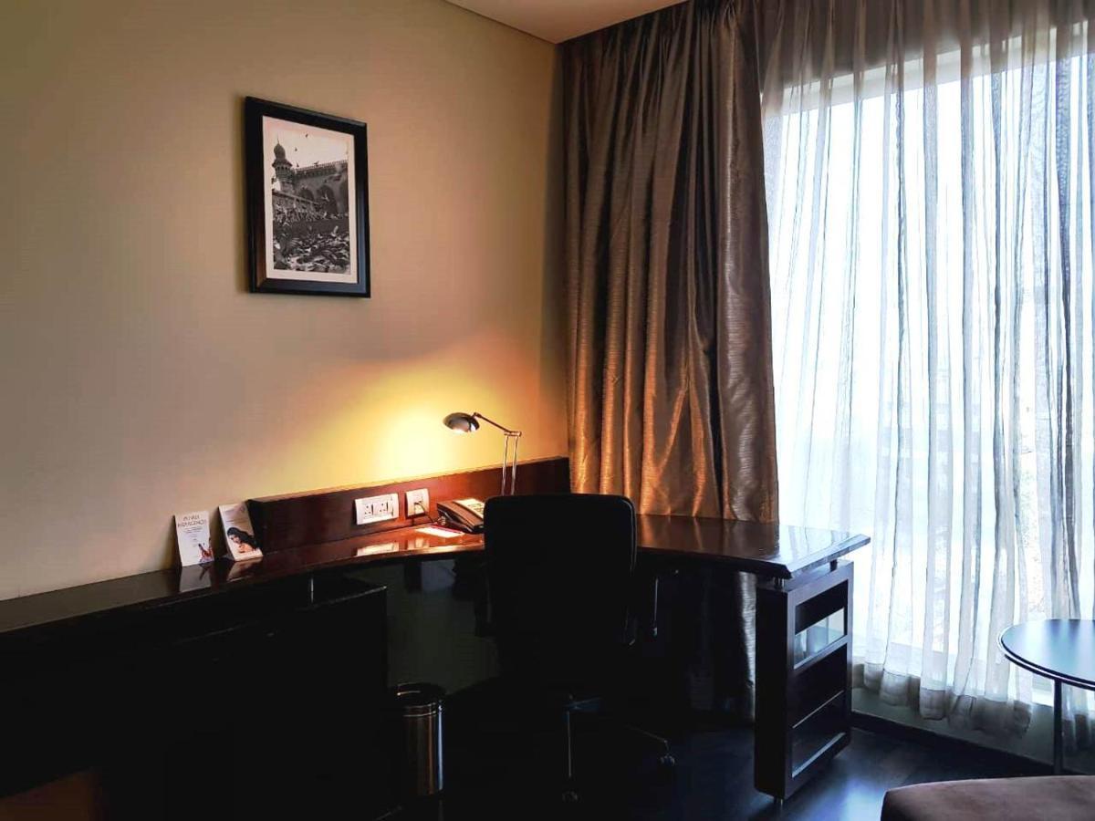 Vivanta Hyderabad, Begumpet Exteriér fotografie A room at the Taj Bengal