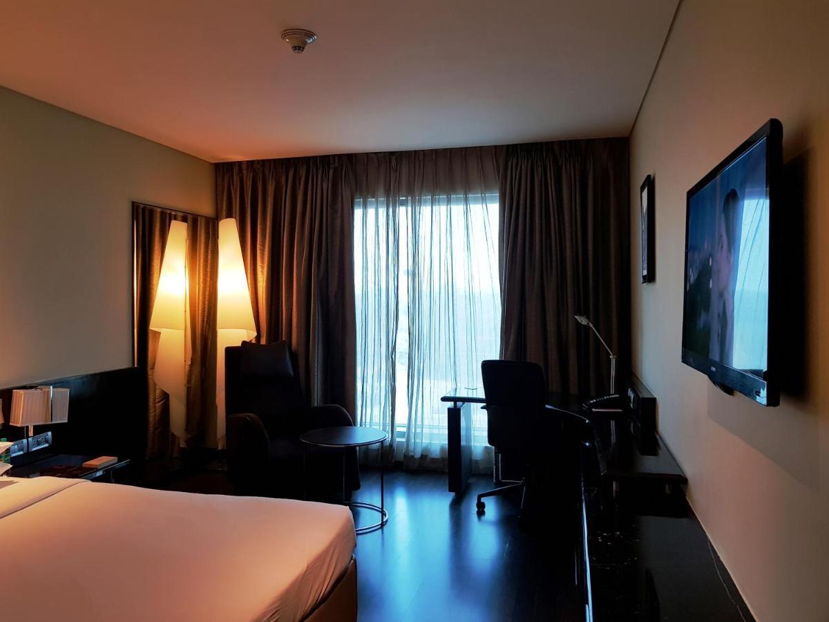 Vivanta Hyderabad, Begumpet Exteriér fotografie A room at the hotel